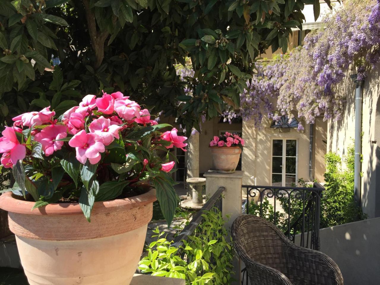 Cinq & Sept Roujan Exterior photo